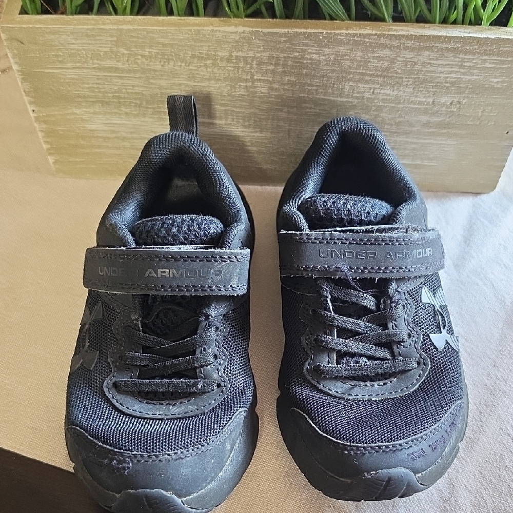 Under Armour Kids Black Lightweight Athletic Sneakers